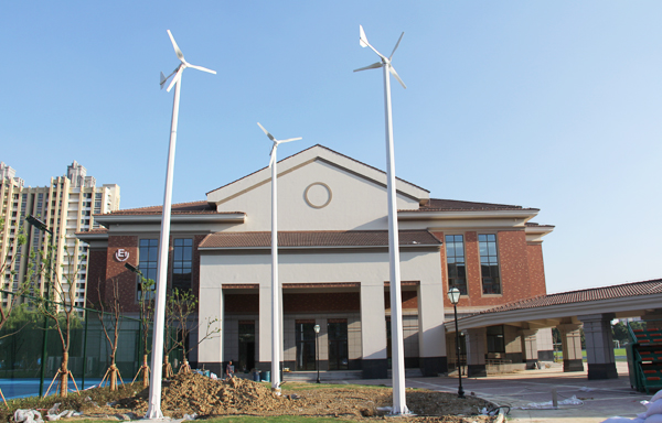 什么因素決定了風力發電機離地面的高度？