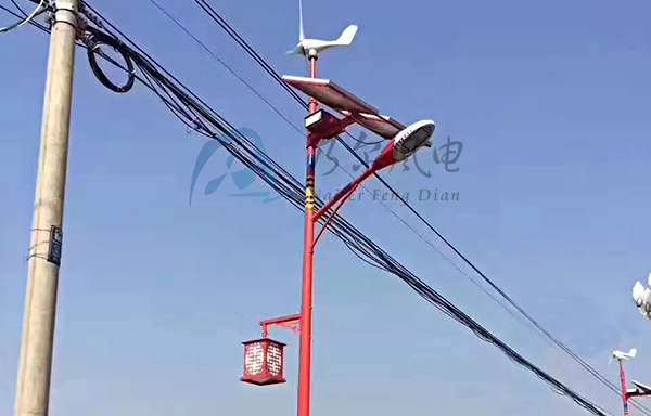 路燈風力發電機發出來的電是多少伏？能儲存起來嗎？